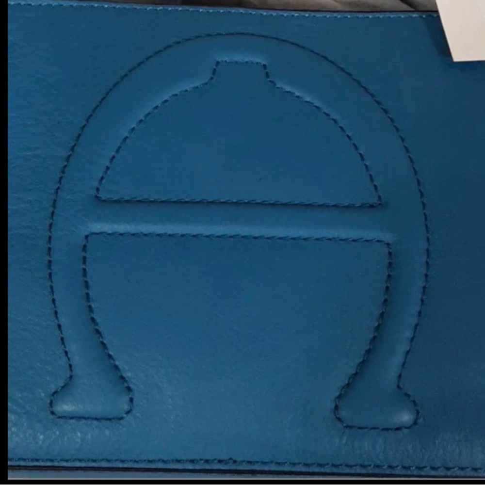 Vintage Aigner Adeline crossbody clutch - Picture 4 of 4
